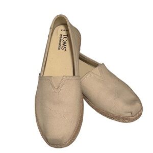 TOMS Beige Canvas Slip-On Shoes. Women’s Size 6.5